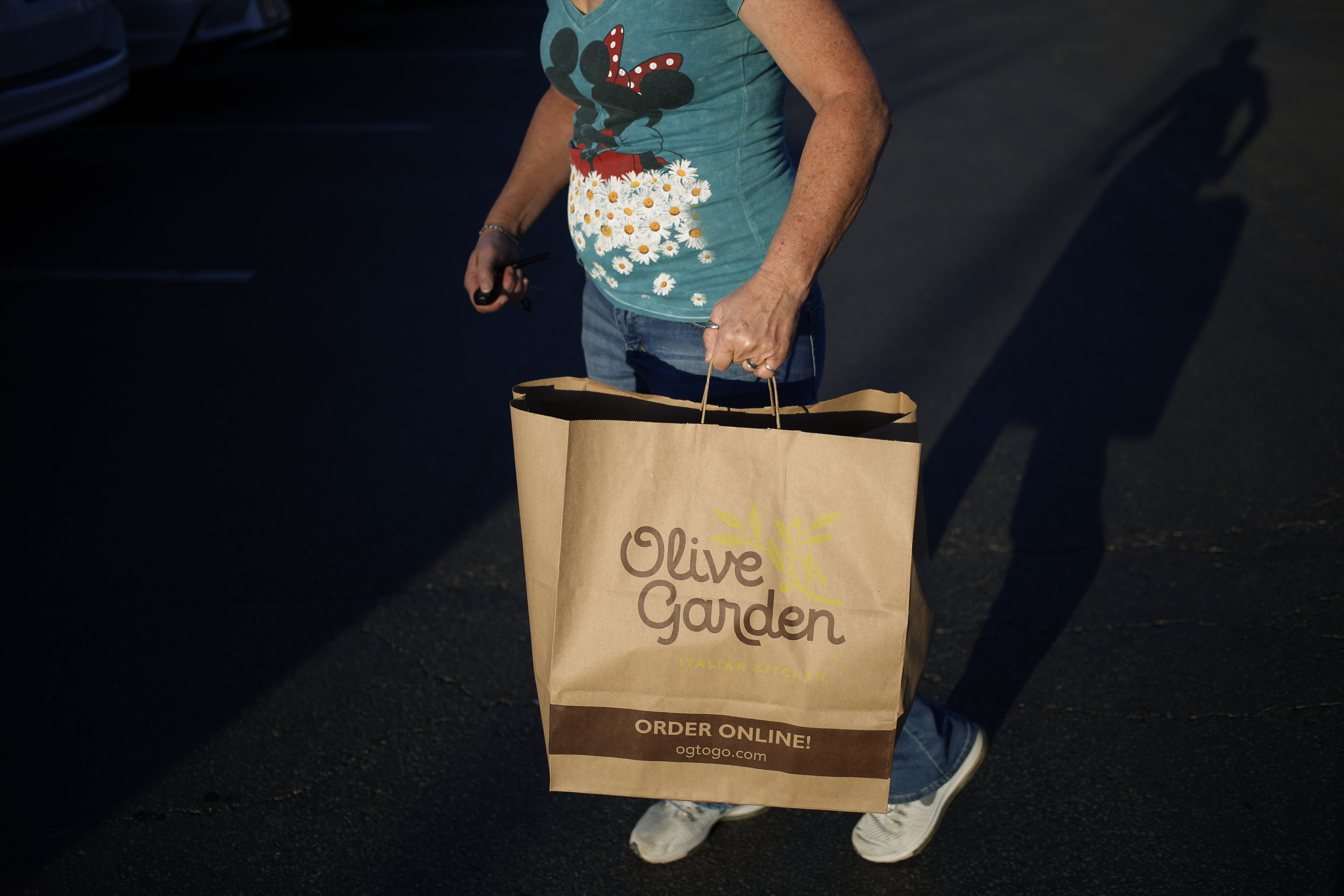 Olive Garden parent's quarterly revenue falls by 28% as ...